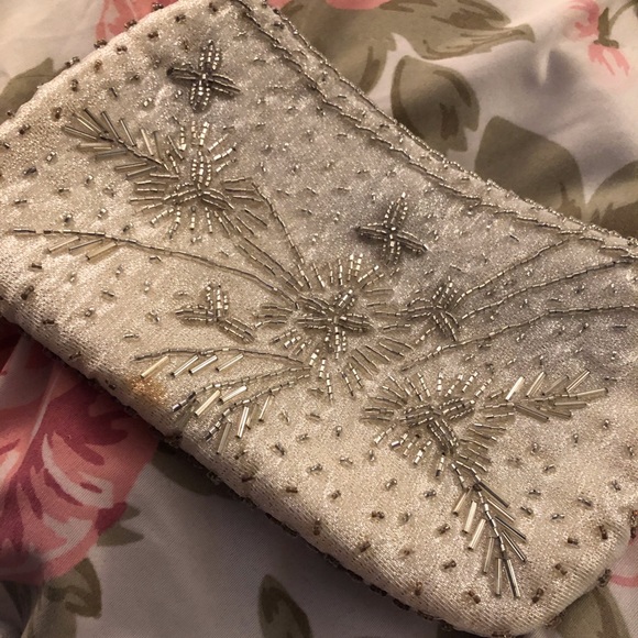 Vintage wedding gloves and bag - Picture 4 of 4